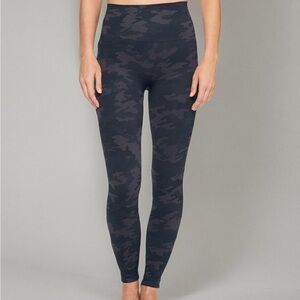 SPANX BLACK CAMOUFLAGE LOOK AT ME NOW HIGH RISE SEAMLESS LEGGINGS WOMENS SMALL